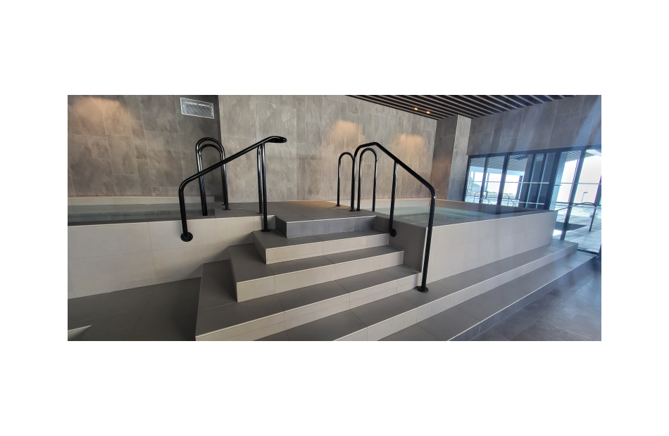 Photo n°3 : PLASTIC COATED STAINLESS STEEL HANDRAILS AND BALUSTRADES